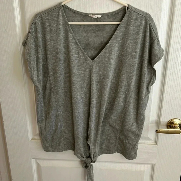 COMO Women’s gray BLU XL Top with bottom tie so flattering! - Picture 1 of 2